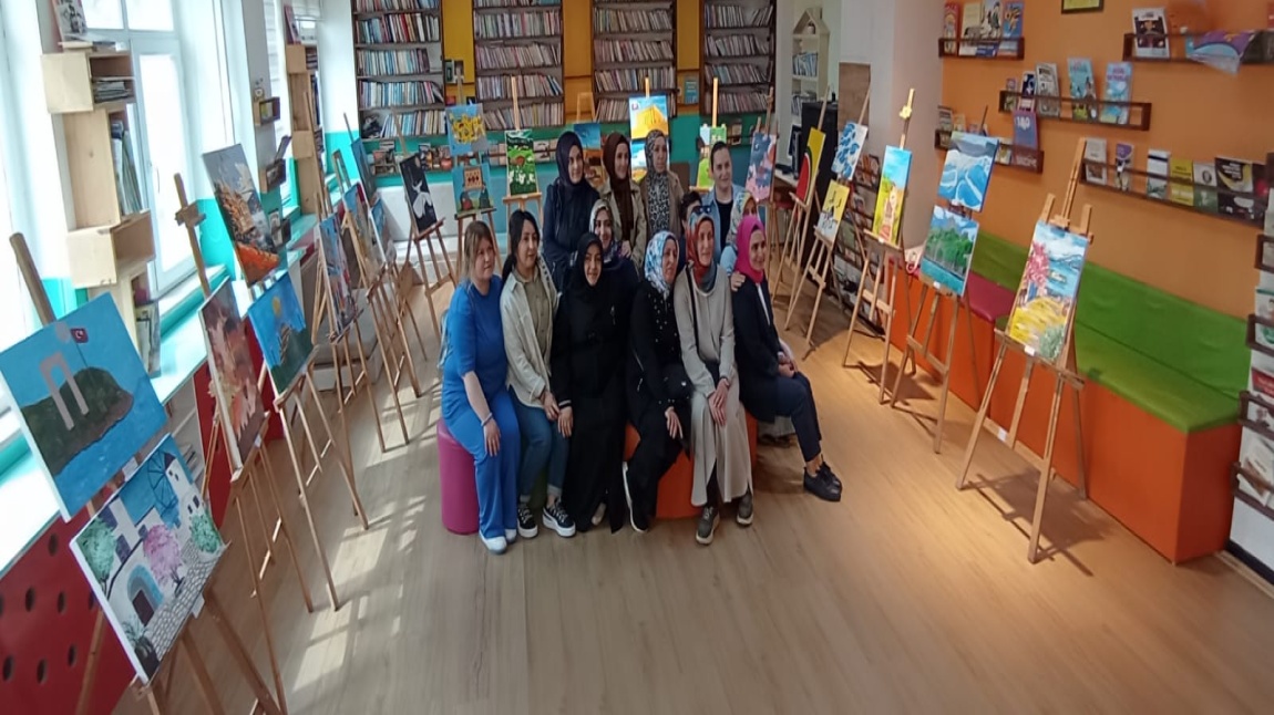 Yedi Renk Türkiyem Projesi kapsamında resim sergimizin açılışını okul müdürümüz Mustafa GRAM yaptı...